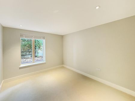 2 bedroom ground floor flat to rent - Photo 3
