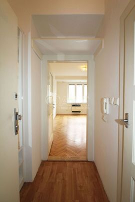 Pronájem bytu 1+kk a garsoniéry 26 m², Koulova , Praha - Fotografie 1