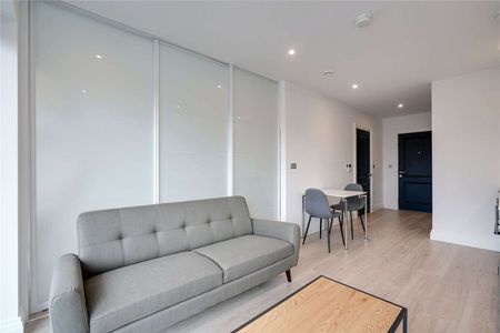 A stunning apartment furnished to an impeccable standard found in the brand new development Film works - Photo 4