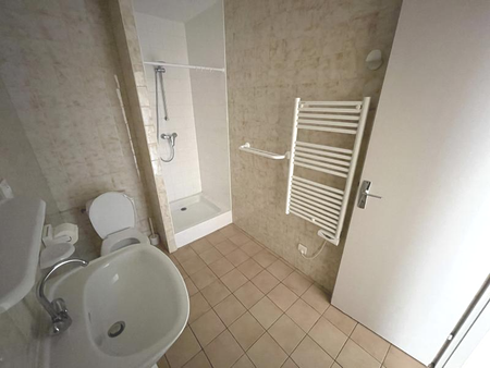 Location Appartement 1 pièce 26m² LA ROCHE SUR YON 85000 - Photo 5