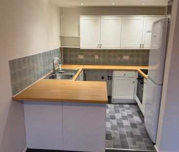 3 bedroom end of terrace house to rent - Photo 6