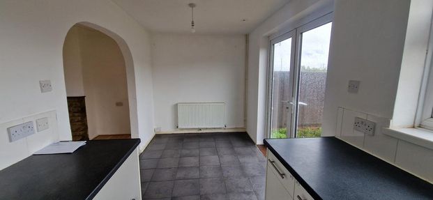 2 bedroom end of terrace house to rent - Photo 1