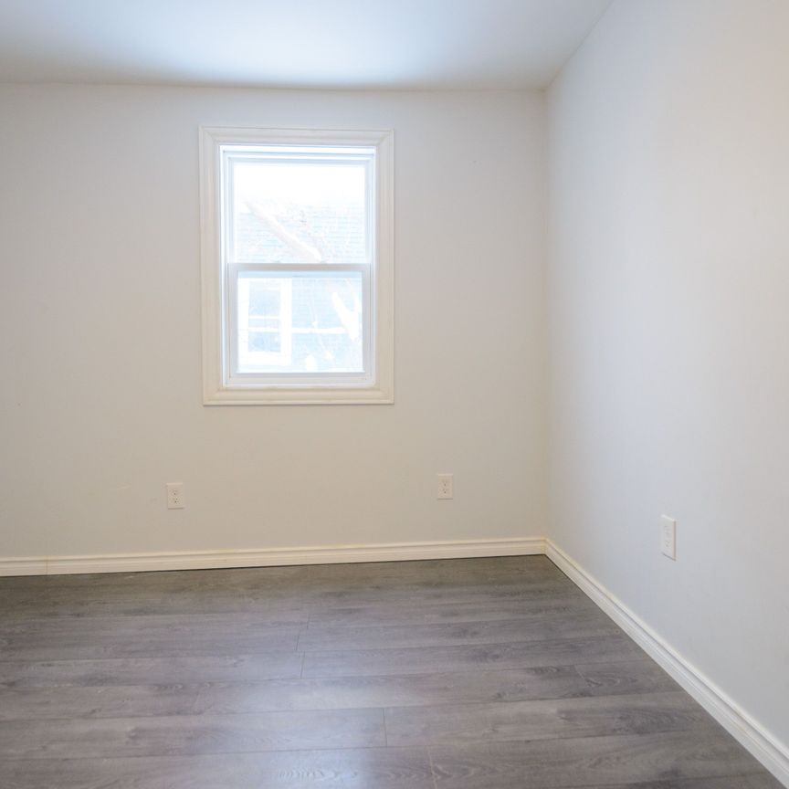 For Lease - 46 Ellen Street, Barrie, Ontario - Photo 1