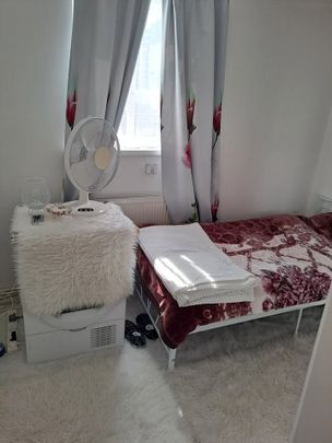 Room in a Shared Flat, Southcott House, E3 - Photo 1