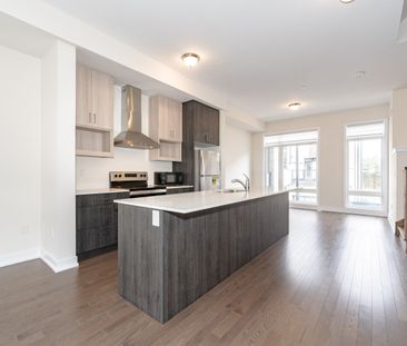 For Lease - 28 Credit Lane, Richmond Hill, Ontario - Photo 2