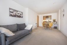 1 bedroom flat to rent - Photo 3