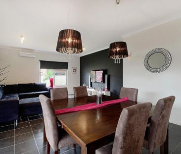 10 Albatross Drive, Pakenham VIC 3810 - House For Rent | Domain - Photo 2