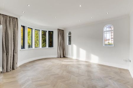 5 bedroom detached house to rent - Photo 2