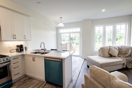 For Lease - 18 Little River Crossing, Wasaga Beach, Ontario - Photo 2