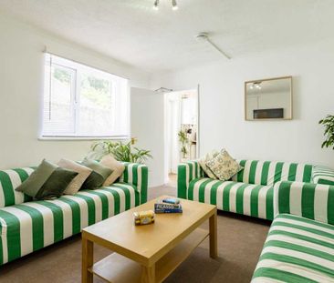 Room 6 - Photo 1