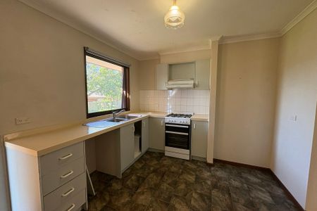 6 Melissa Court, Hampton Park VIC - Photo 3