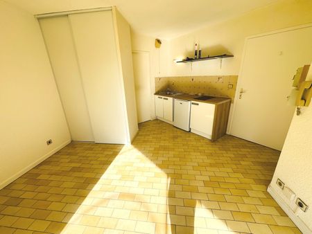Location Appartement 1 pièce 18m² ROMANS SUR ISERE 26100 - Photo 3