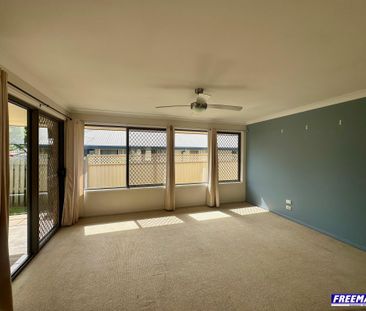 Neat & Low-Maintenance 3 Bedroom Home - Photo 3