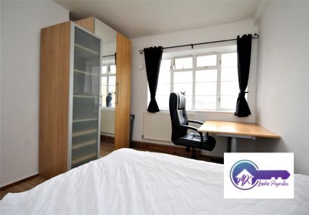 3 Bedroom Flat To Rent - Photo 2