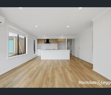 Stunning Brand New Family Home - Photo 3