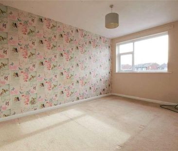 Pinewood Park, Farnborough, Berkshire, GU14 - Photo 2