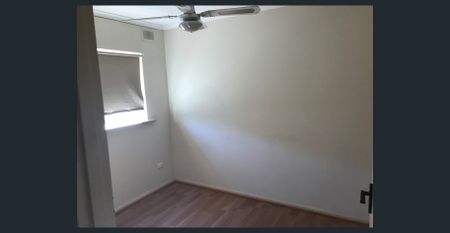 2 BEDROOM TOWNHOUSE IN GREAT LOCATION!! - Photo 2