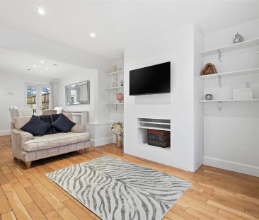 3 Bedroom House - Mid Terrace - Photo 1