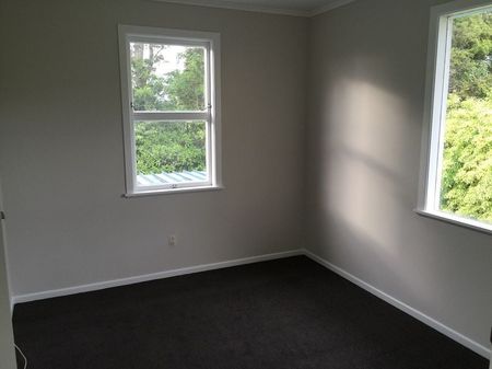 Charming Family Home in Onerahi - Photo 2