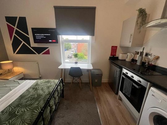 1 bedroom in a house share to rent - Photo 1