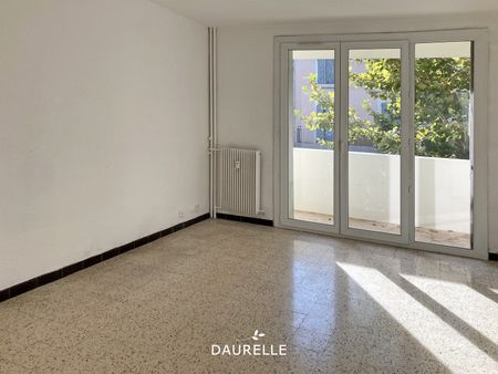 Location Appartement 3 pièces 72m² CHATEAURENARD 13160 - Photo 2