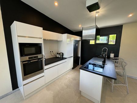 A LOUER - Saint-Benoit - Appartement T3 nu de 72 m2 habitable au dernier étage avec vue mer - Photo 4