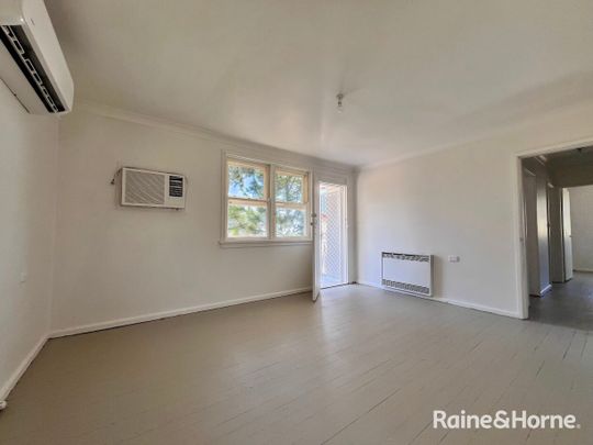 15 Mountview Crescent, Tamworth, NSW 2340 - Photo 1