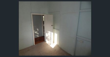 FOUR BEDROOM HOME IN SUBERB LOCATION - Photo 3