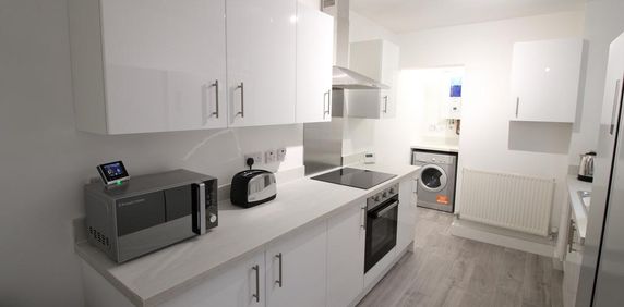 1 bedroom in a house share to rent - Photo 2