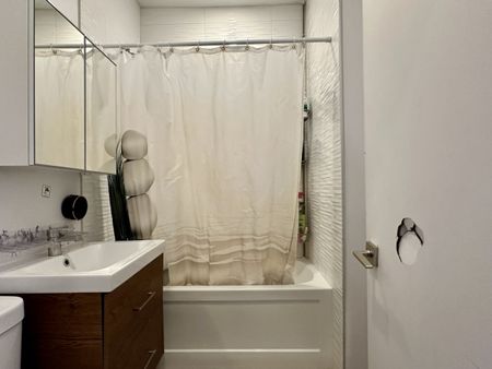 NDG : Logement rénové de 2 chambres avec chauffage et électricité INCLUS, offert en location avec électros inclus ! - Photo 3