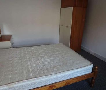 Bedroom Semi Detached House In Winton, BH9 - Photo 2