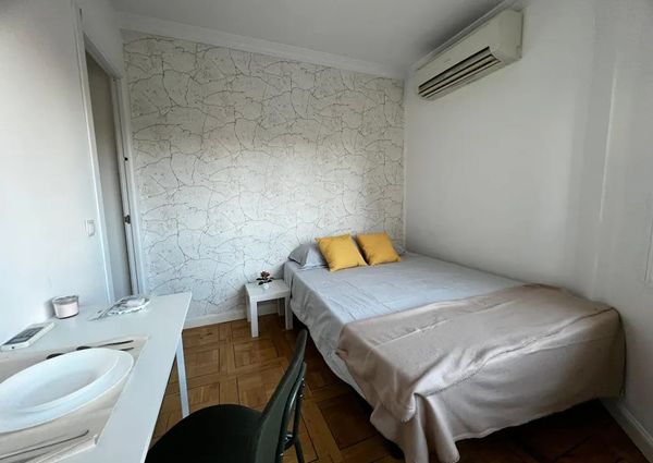 Calle de la Infanta Mercedes, Madrid, Community of Madrid 28020