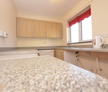 2 bedroom semi-detached house to rent - Photo 6