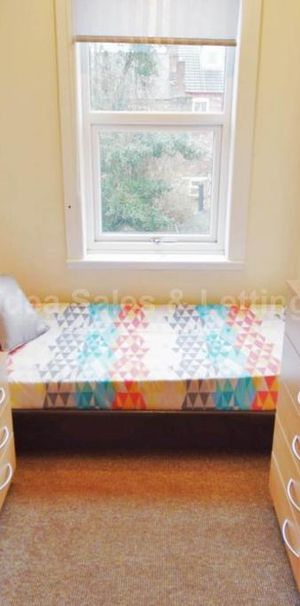 1 bedroom in a house share to rent - Photo 1