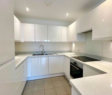 Market Street, Addlestone, Surrey, KT15 - Photo 3