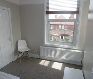 Room 2 @ Lily Grove, Beeston, NG9 1QL - Photo 4