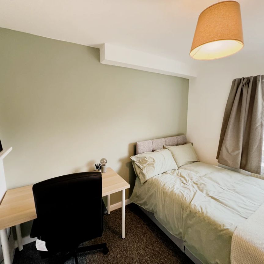 room 2 - Photo 1