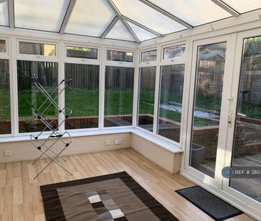 3 bedroom semi-detached house to rent - Photo 4