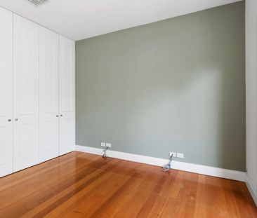 Unique Inner City Residence - Photo 3