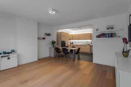 MARIABURG: Volledig gerenoveerd appartement met garagebox en veel bergruimte. - Foto 5