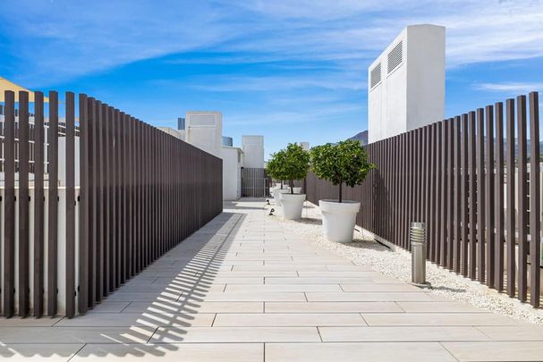 Avenida Juan Carlos I - Photo 1