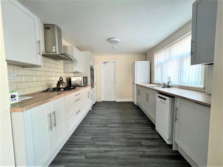 1 bedroom in a house share to rent - Photo 4