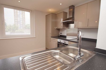 2 bed Flat for rent - Photo 4
