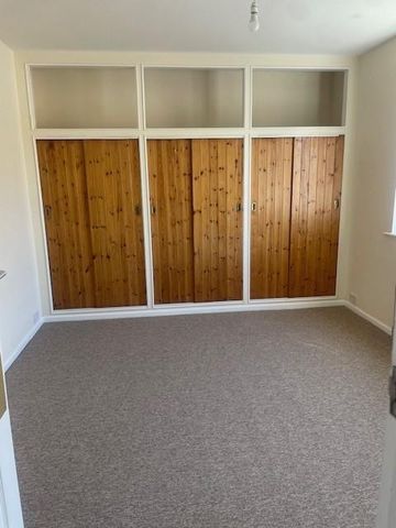 3 bedroom flat to rent - Photo 2