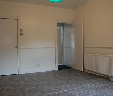 4 bedroom end of terrace house to rent - Photo 1