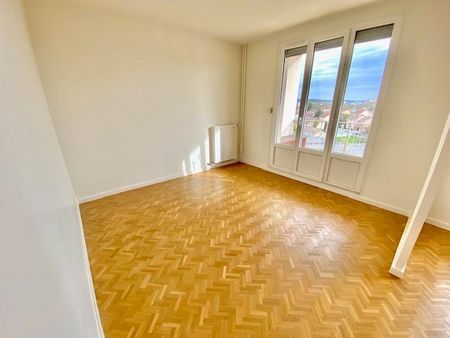 Location Appartement 4 pièces 77m² VILLEURBANNE 69100 - Photo 2