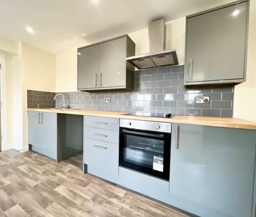 2 bedroom Flat To Let - Photo 6