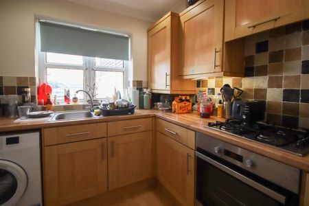 2 bedroom terraced house to rent - Photo 4