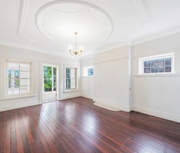 Spacious Character Home with Sweeping Harbour and City Views - Photo 3