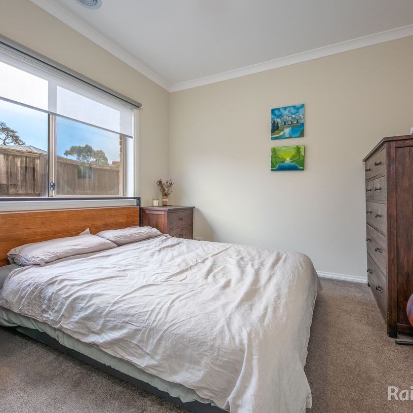 Charming Family Home in Sunbury - Photo 1